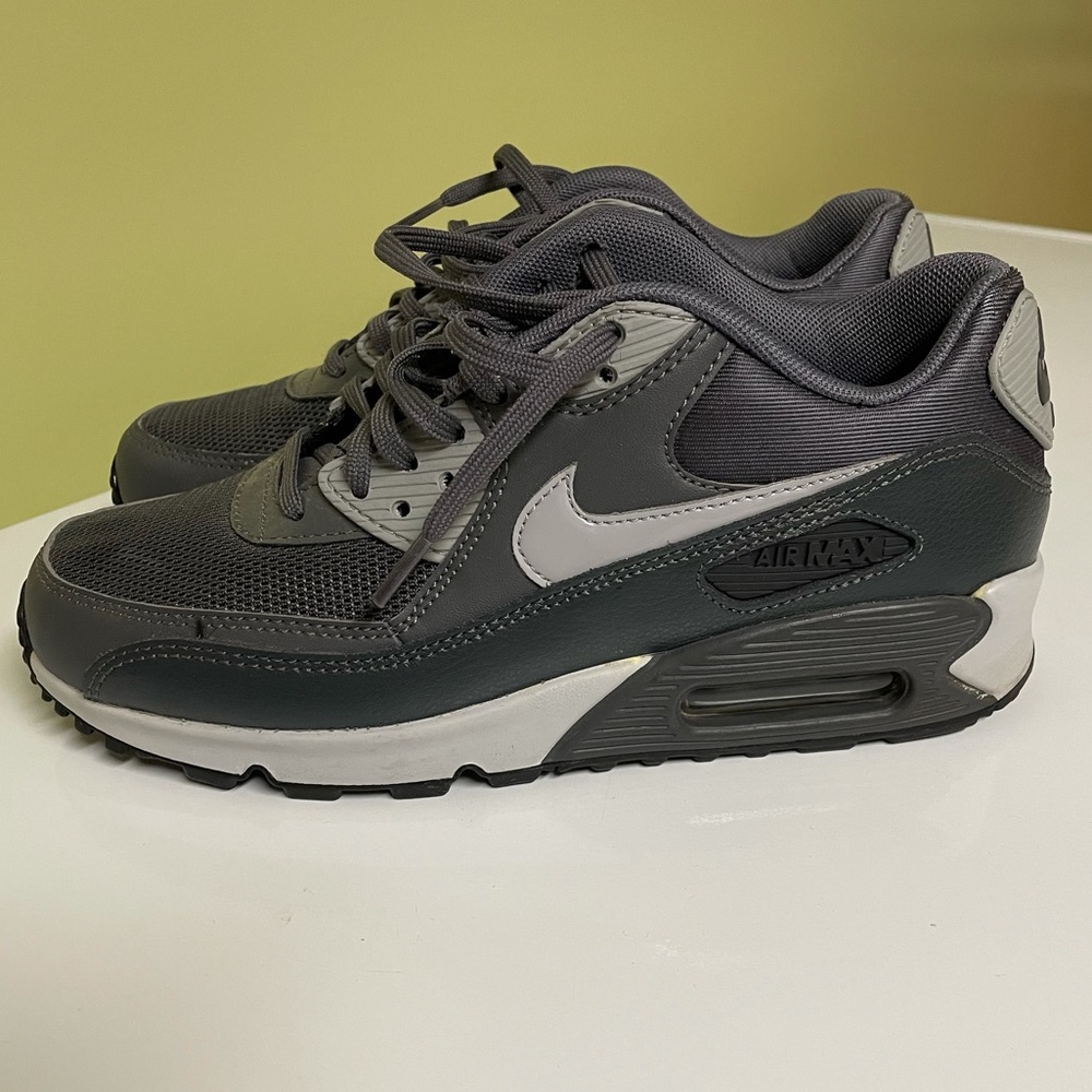 Nike Air Max 90 Women’s Size 7